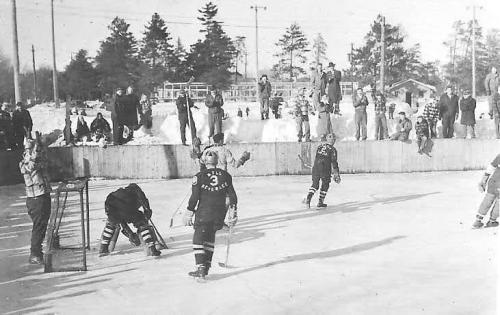 Rhinelander-Hornets-Semipro-hockey-game-at-Pioneer-Park-1950s